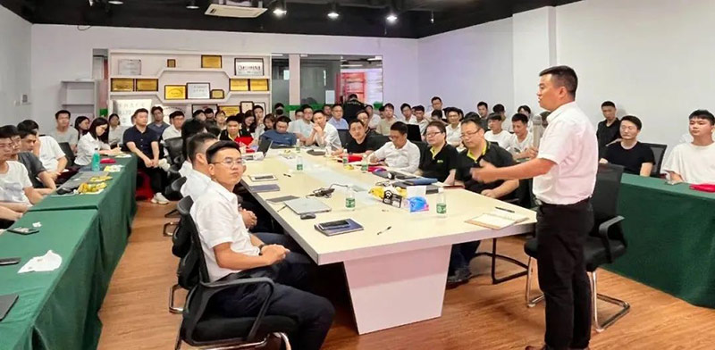 数字化工厂项目治理专题交流会、月度经营剖析会暨上半年度总结集会如期举行